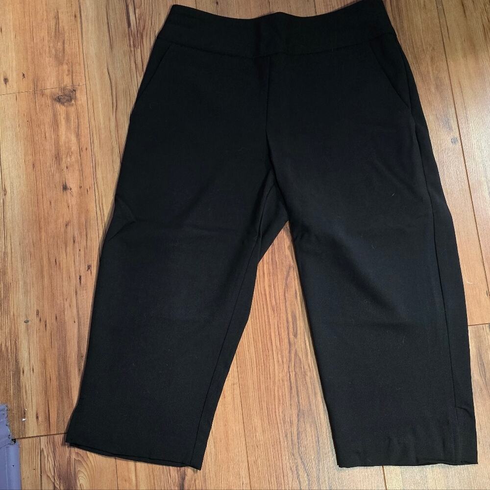 Women's Salon Studio Black Capris Pants Size 8P NWT
